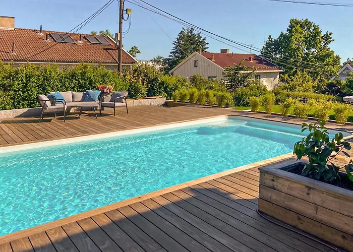 Nice Home In Oslo With Wifi, Private Swimming Pool And 4 Bedrooms