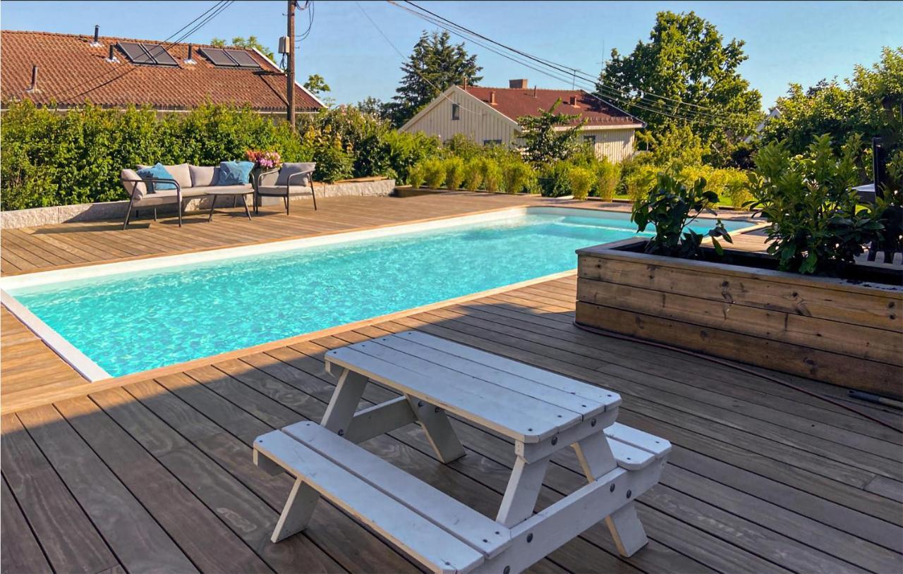 Stunning In With Wifi, Private Swimming Pool And 4 Bedrooms Сasa de vacaciones Oslo